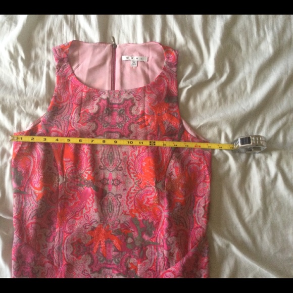 Cabi paisley sleeveless blouse, size SMALL - Picture 3 of 6
